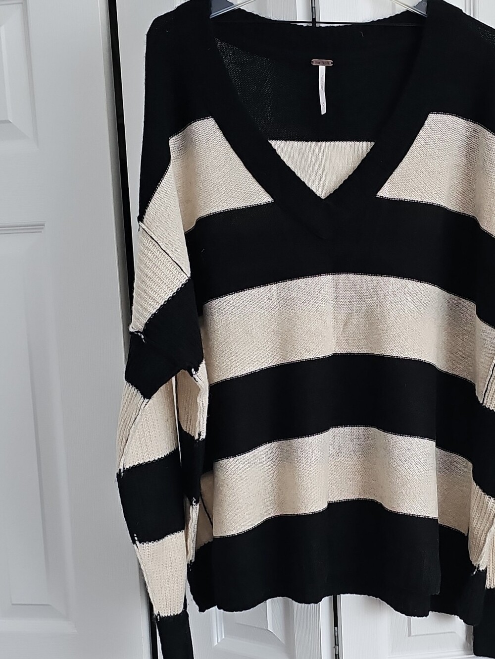 Free People Cream and Black V-Neck Oversized Cashmere Sweater, M
